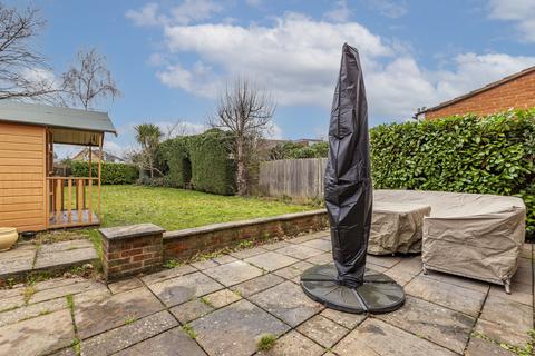 9 Caselden Close, Addlestone, KT15 1PS