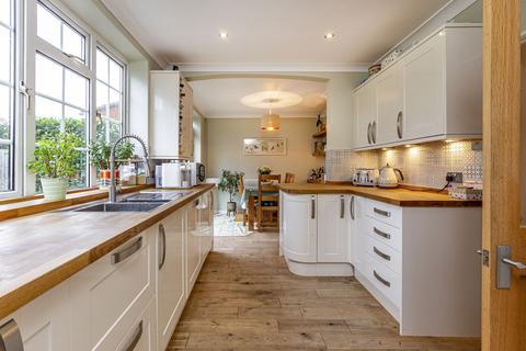 9 Caselden Close, Addlestone, KT15 1PS