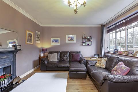 9 Caselden Close, Addlestone, KT15 1PS