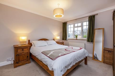 9 Caselden Close, Addlestone, KT15 1PS