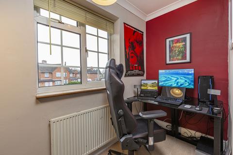 9 Caselden Close, Addlestone, KT15 1PS
