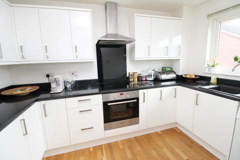 1 bedroom apartment to rent, Crowthorne Close, London, SW18