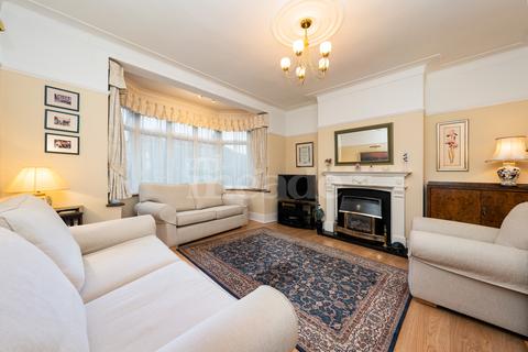206 Larkshall Road, London, E4 6NP