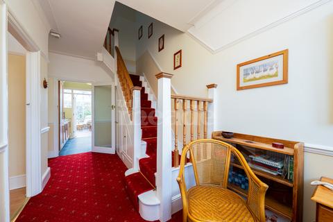 206 Larkshall Road, London, E4 6NP
