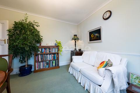 206 Larkshall Road, London, E4 6NP