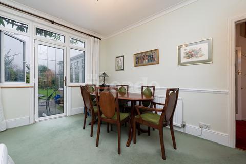 206 Larkshall Road, London, E4 6NP