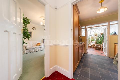 206 Larkshall Road, London, E4 6NP