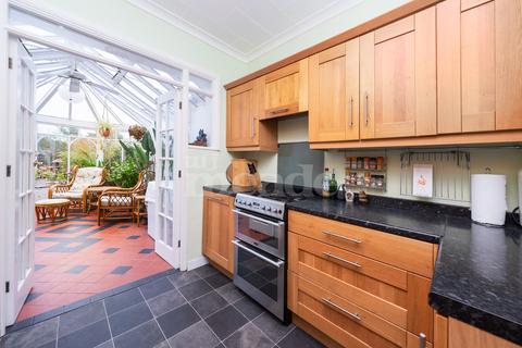 206 Larkshall Road, London, E4 6NP