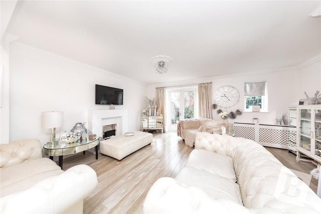 Palmers Drive, Grays, RM17 3 bed end of terrace house £375,000