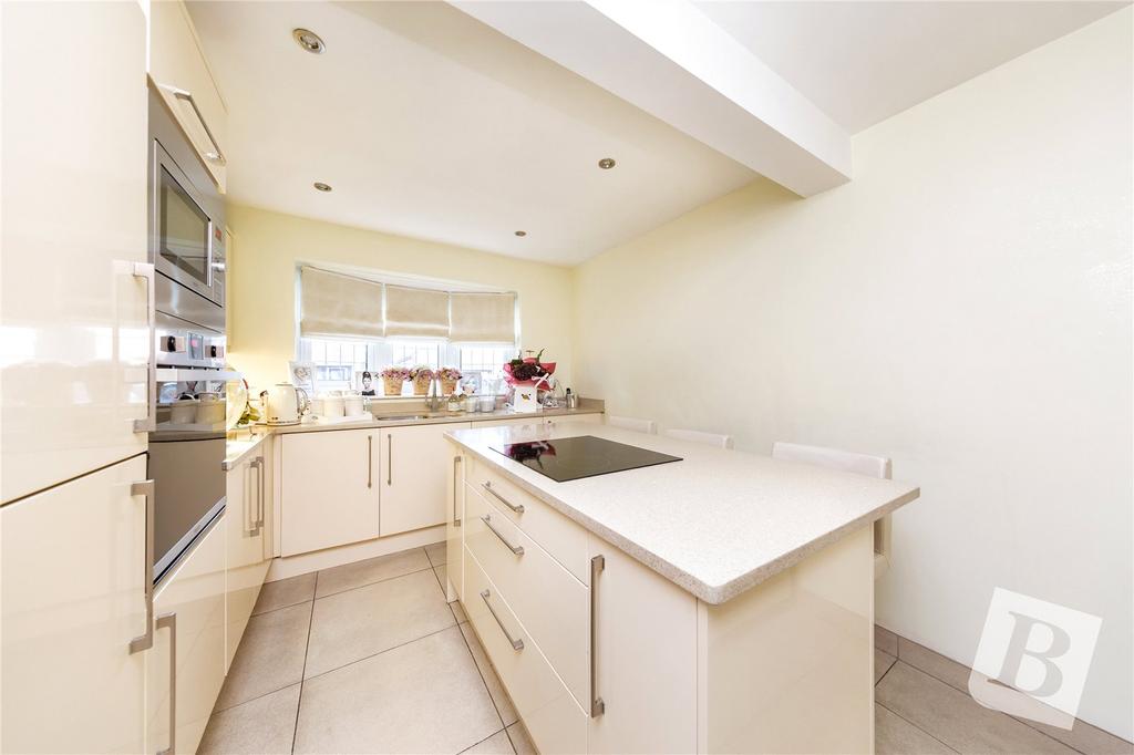 Palmers Drive, Grays, RM17 3 bed end of terrace house £375,000