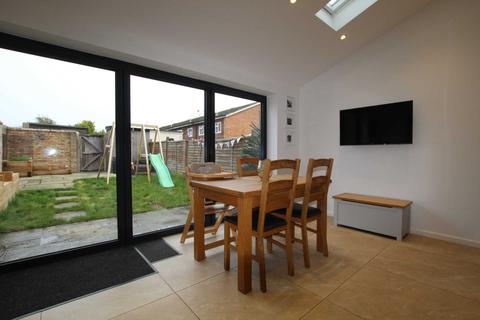 53 Scott Close, Emmer Green, Reading, RG4 8NY
