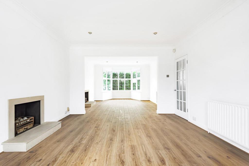 Dickerage Road, Kingston Upon Thames, KT1 4 bed detached house £2,850