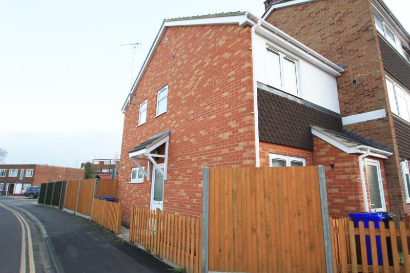 Ryecroft Gardens, Blackwater, GU17 0HZ 1 bed flat £800 pcm (£185 pw)