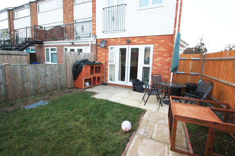 Ryecroft Gardens, Blackwater, GU17 0HZ 1 bed flat £800 pcm (£185 pw)
