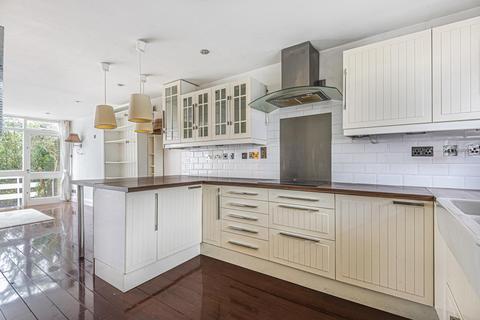 4 Southdown Drive, London, SW20 8EZ