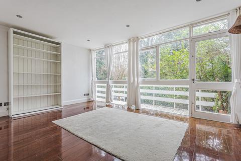 4 Southdown Drive, London, SW20 8EZ