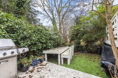 4 Southdown Drive, London, SW20 8EZ