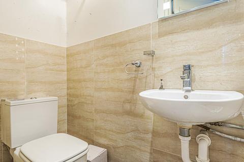 4 Southdown Drive, London, SW20 8EZ