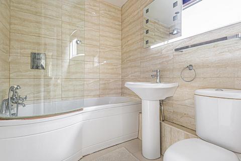 4 Southdown Drive, London, SW20 8EZ