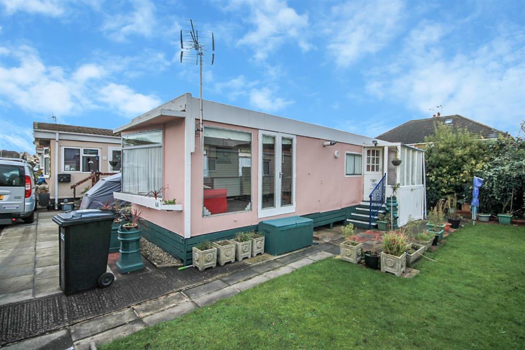 Main Avenue Shaws Trailer Park, Knaresborough Road, Harrogate, HG2 7NL