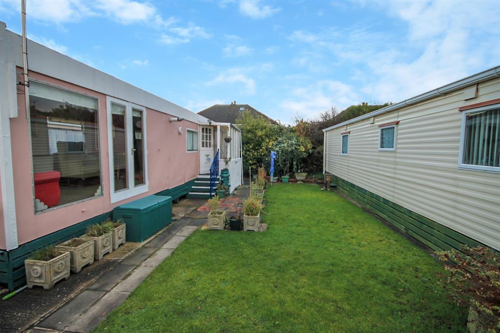 Main Avenue Shaws Trailer Park, Knaresborough Road, Harrogate, HG2 7NL