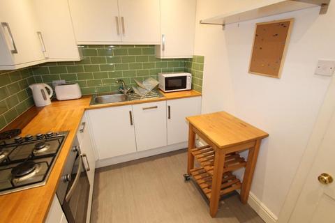 2 bedroom flat to rent, Thorntree Street, Easter Road, Edinburgh, EH6