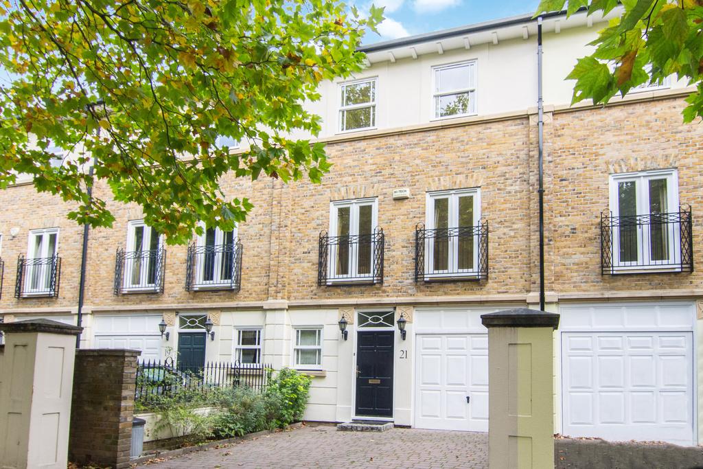 Wyatt Drive, Barnes, London, SW13 4 bed house £4,500 pcm (£1,038 pw)