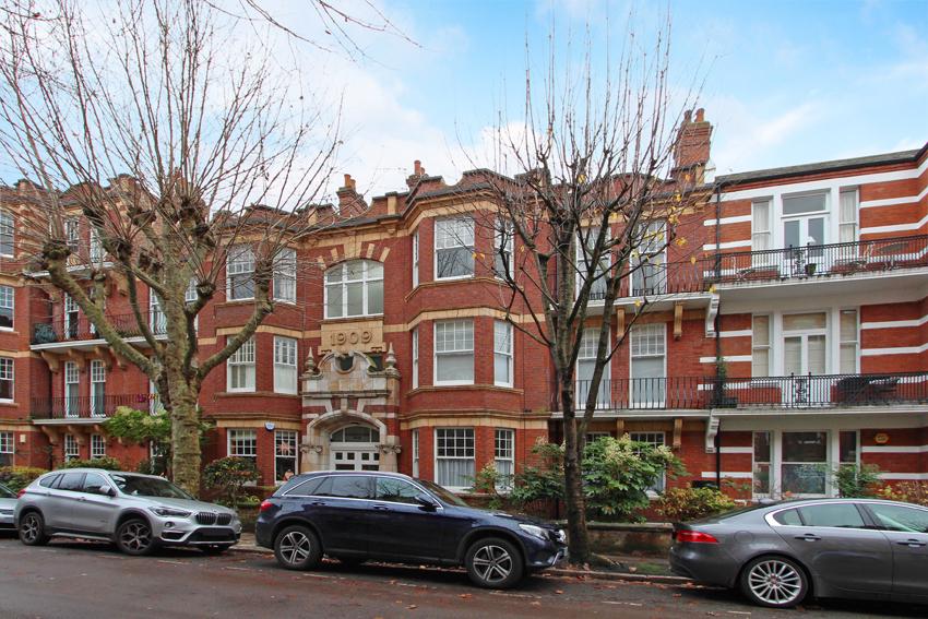 Riverview Gardens, Barnes, London, SW13 3 bed flat £2,395 pcm (£553 pw)