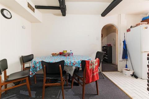 61 Clare Road, Hounslow, TW4 7AT