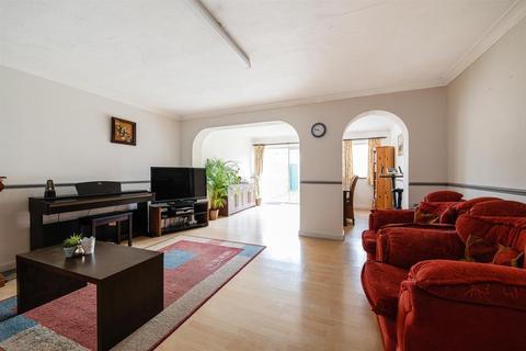 12 Target Close, Feltham, TW14 9TF