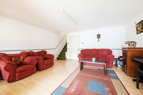 12 Target Close, Feltham, TW14 9TF