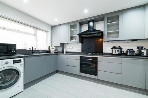 12 Target Close, Feltham, TW14 9TF