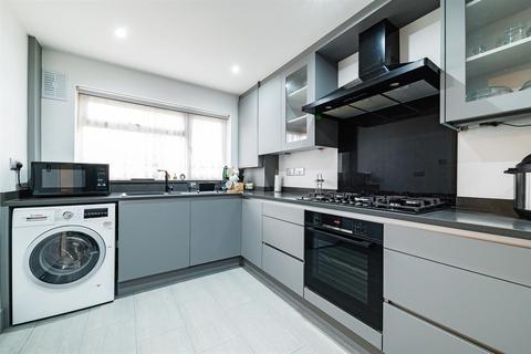 12 Target Close, Feltham, TW14 9TF