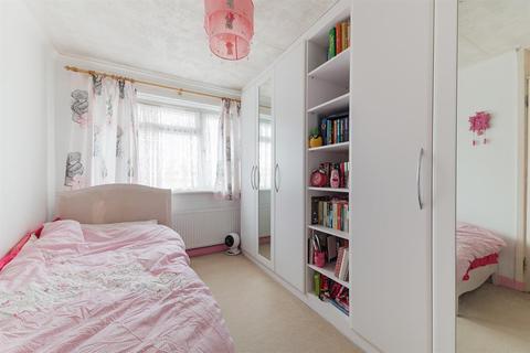 12 Target Close, Feltham, TW14 9TF