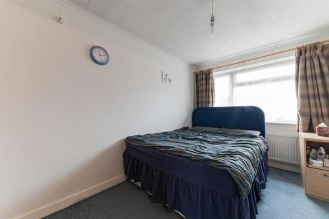 12 Target Close, Feltham, TW14 9TF