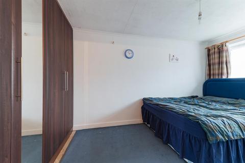 12 Target Close, Feltham, TW14 9TF