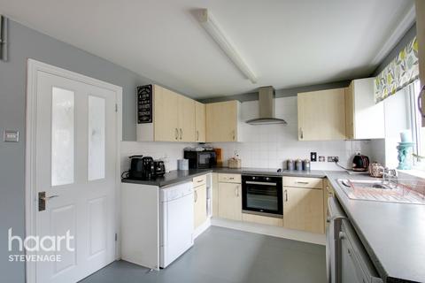 1 Tye End, Stevenage, SG2 8TU