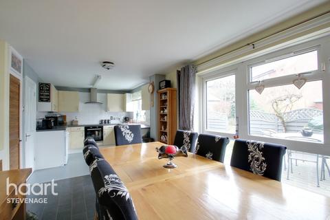 1 Tye End, Stevenage, SG2 8TU