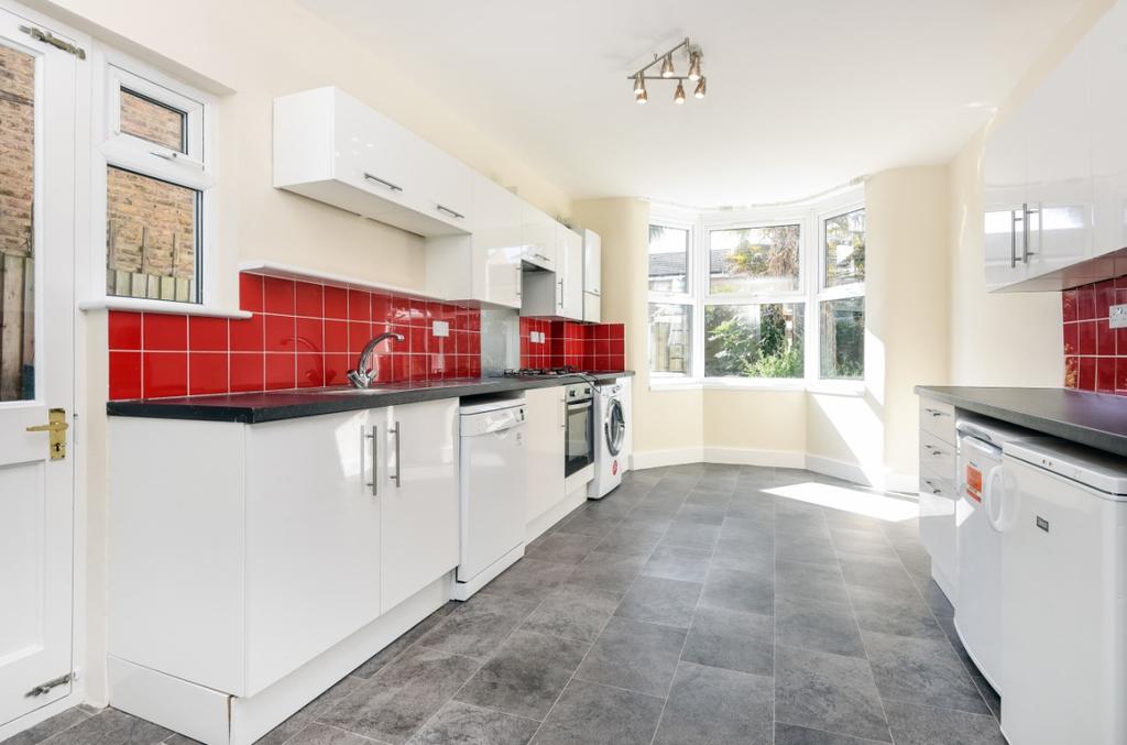 Elmer Road Catford SE6 3 bed house £1,700 pcm (£392 pw)
