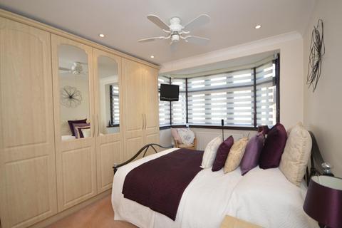 100 Amery Gardens, Romford, RM2 6RR