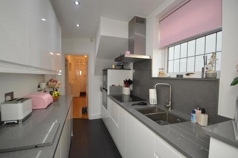 100 Amery Gardens, Romford, RM2 6RR