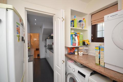 100 Amery Gardens, Romford, RM2 6RR