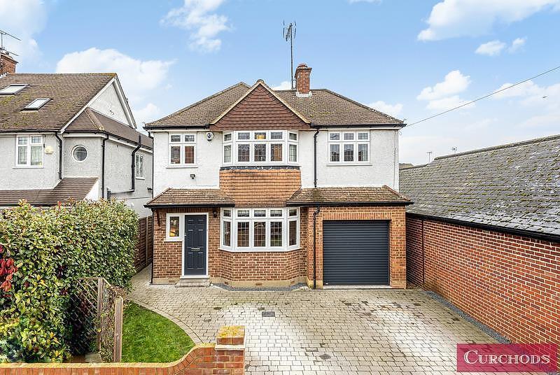 Manygate Lane, Shepperton, TW17 4 bed detached house £895,000