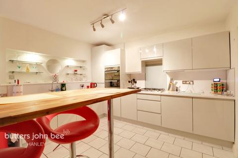 61 Brocklehurst Way, Stoke-on-trent, ST1 6HN