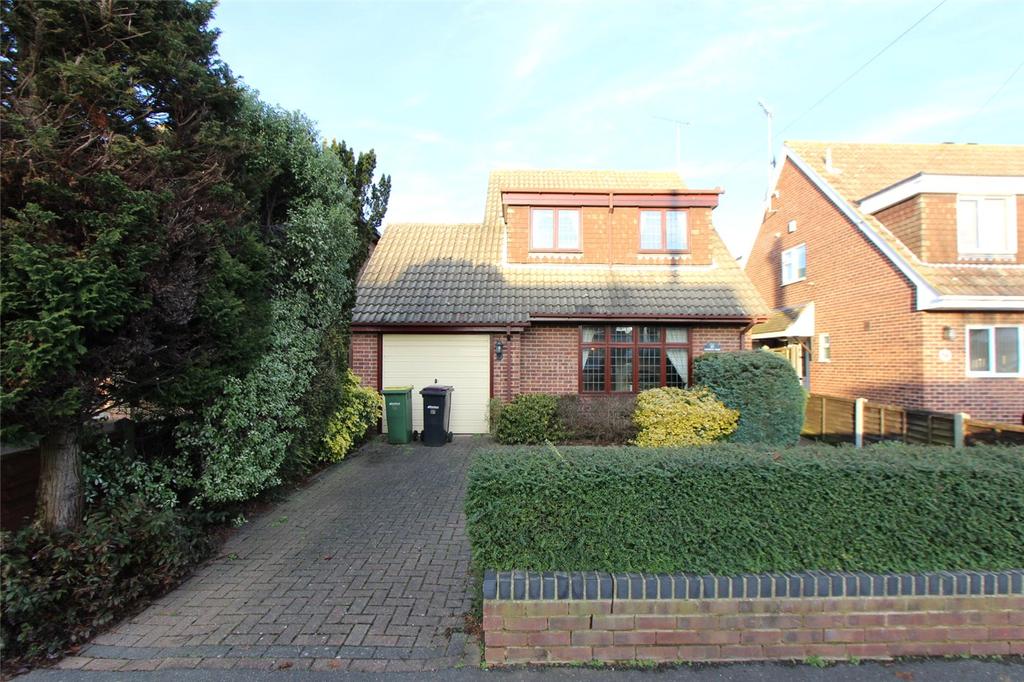 Warwick Road, Rayleigh, SS6 3 bed detached house £400,000