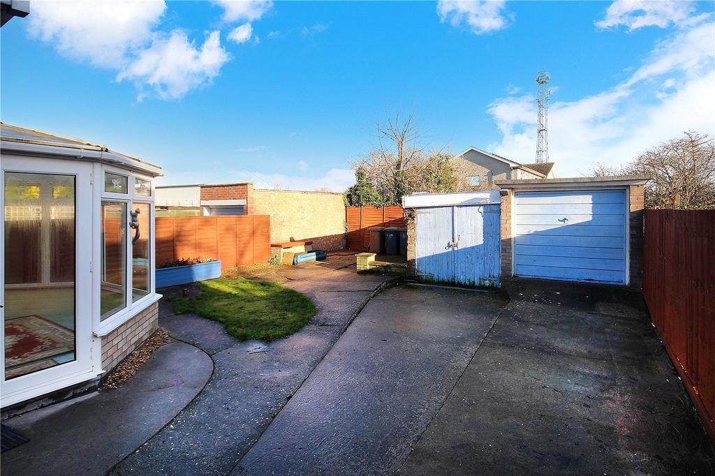 St. Giles Avenue, Sleaford, NG34 2 bed detached bungalow £169,950