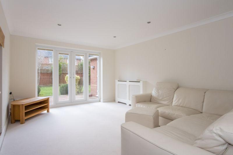 Cae Canol, Penarth 5 bed detached house £2,800 pcm (£646 pw)