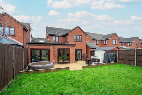 4 bedroom detached house to rent, Tudor Manor Gardens, Watford, Hertfordshire, WD25