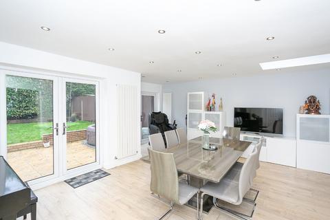 4 bedroom detached house to rent, Tudor Manor Gardens, Watford, Hertfordshire, WD25