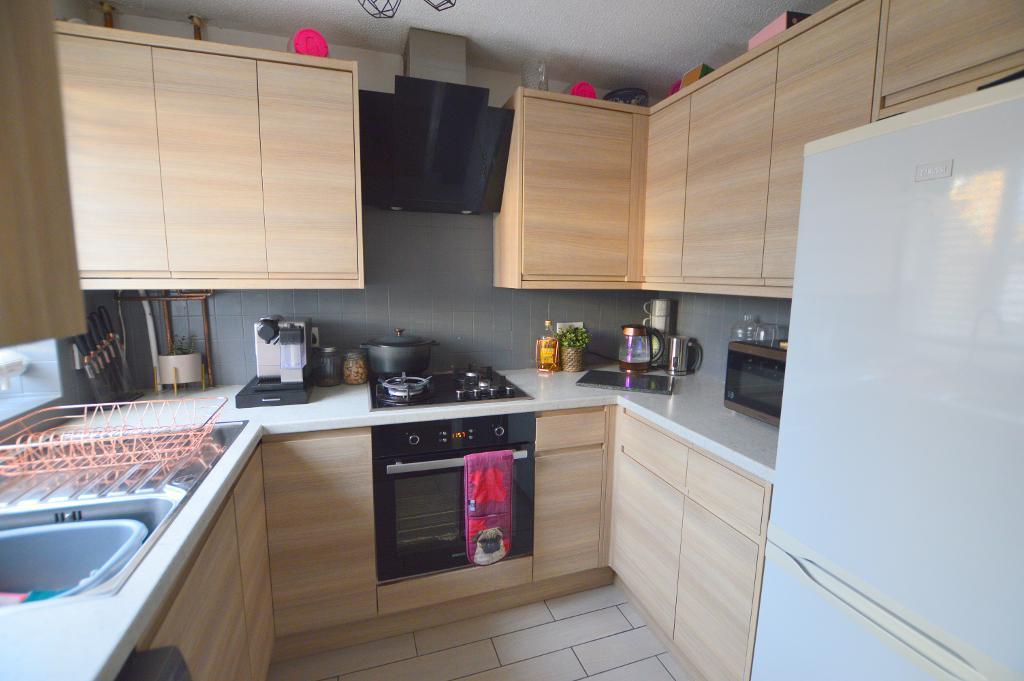 Rushall Green, Wigmore, Luton, Bedfordshire, LU2 8TL 2 bed terraced